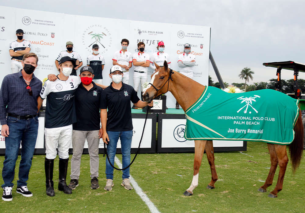 Best Playing Pony of the Joe Barry Cup Final: Yatay Shazam, owned by Beverly Equestrian and played by Tolito Ocampo. Presented by Joe Wayne Barry and pictured with Pablo Velazquez and Josue Tercero Cordoba.