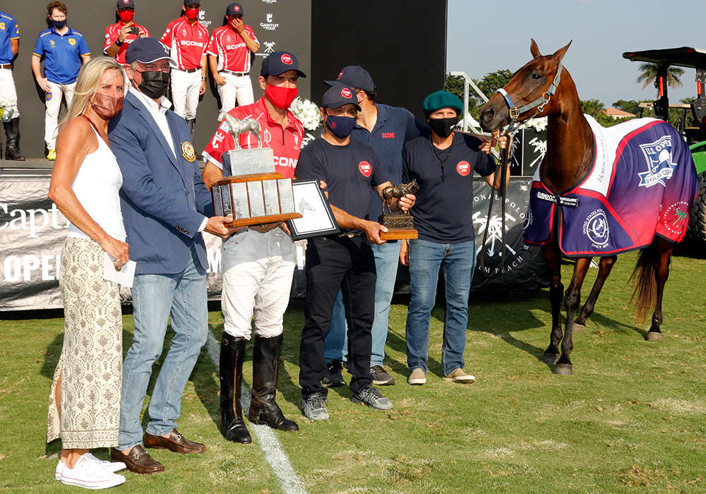 Willis L. Hartman Best Playing Pony in the U.S. Open Polo Championship® Final: Gete Leonor, played and owned by Adolfo Cambiaso. Presented by Jesse Coppola and Northeastern Circuit Governor Leighton Jordan. Pictured with Rito Avalos, Juan Pablo Quiroga and Juan Martin Aneas.