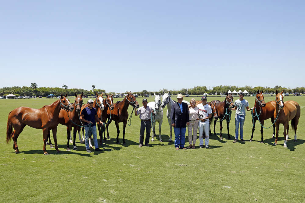 International Polo Club Best String of the Season: Hilario Ulloa, presented by Tommy Wayman, pictured with Monica Ulloa, Jayro Mendez, and Noe and Agustin Kuhun. (L to Right) Lavinia Castellana, Lavinia Cábala, Estrella, Picosita, Lavinia Alianza, Future Lituana, Caprichosa, Machitos Tecla, Vera, El Overo Charlotte, Lavinia Candileja.