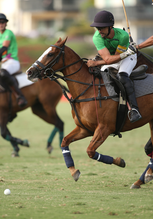 BenSoleimani.com's Iñaki Laprida preparing a swing on the nearside.