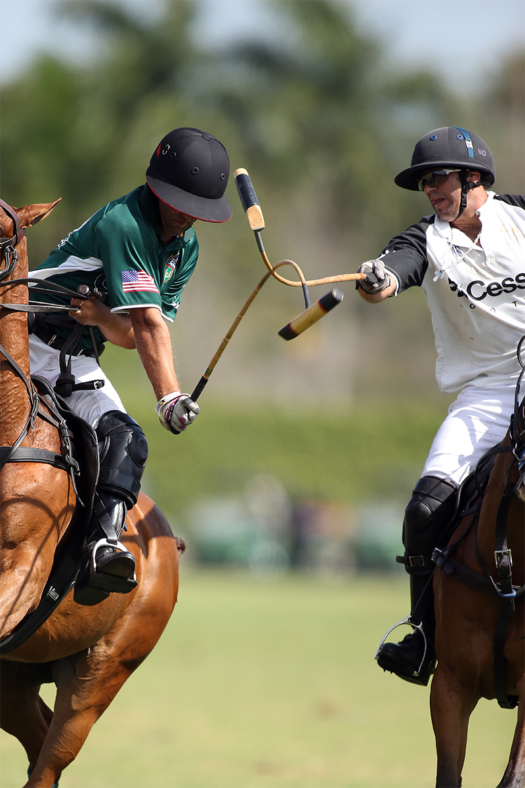 Cessna's Mariano Obregon Jr. with the hook on Francisco Elizalde in his most recent game in the USPA Gold Cup®.